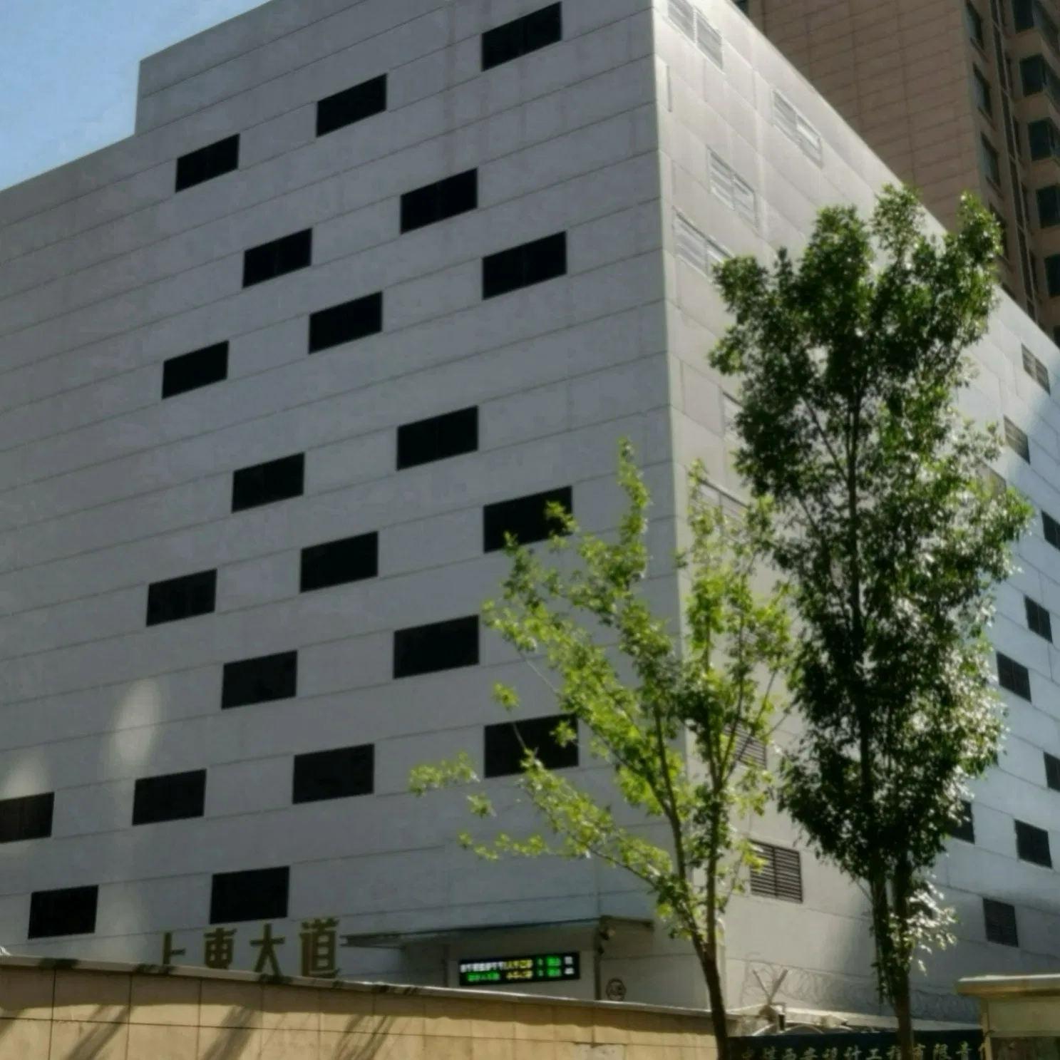 Cloud Based Data Management Circular Vertical Lift Parking System with Analysis and Reporting Features