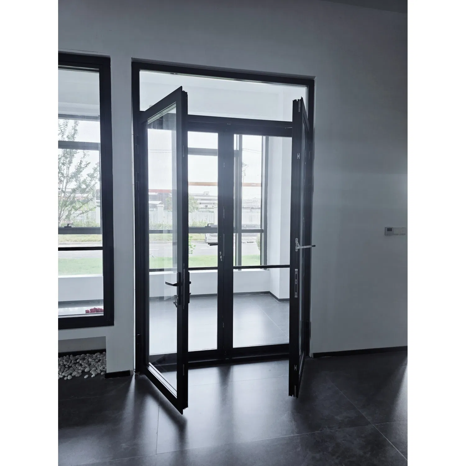 Aesthetic Appeal Reinforced Glass Aluminum Alloy Symmetrical Double French Casement Door