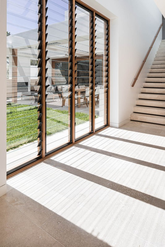 Foshan Manufacture Factory Price Large Aluminium Louvers Window Aluminium Frame Bay Windows Shutter Louver Blade