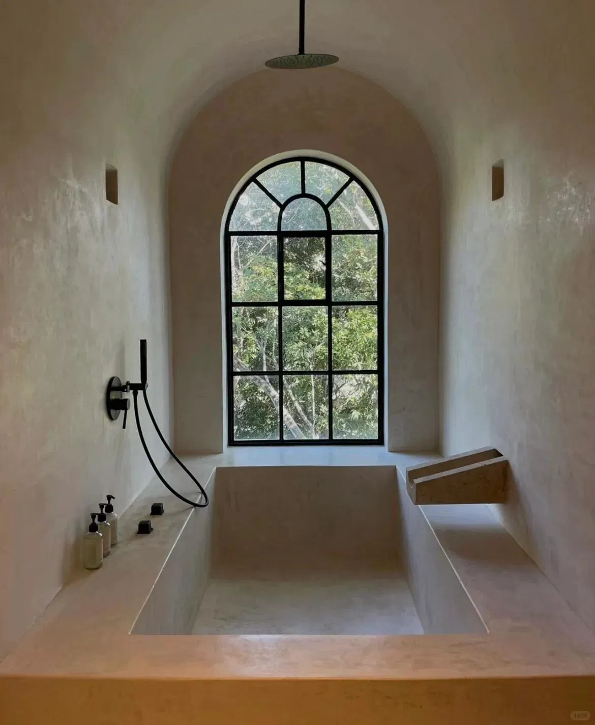 Customized Size and Shape PVC Aluminum Window for Bay and Attic Use