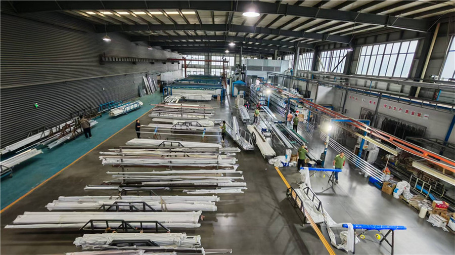 Quality inspection of aluminum profiles at Shandong Envi production line