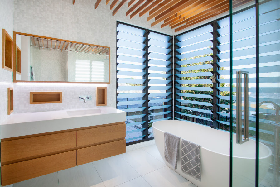 Foshan Manufacture Factory Price Large Aluminium Louvers Window Aluminium Frame Bay Windows Shutter Louver Blade