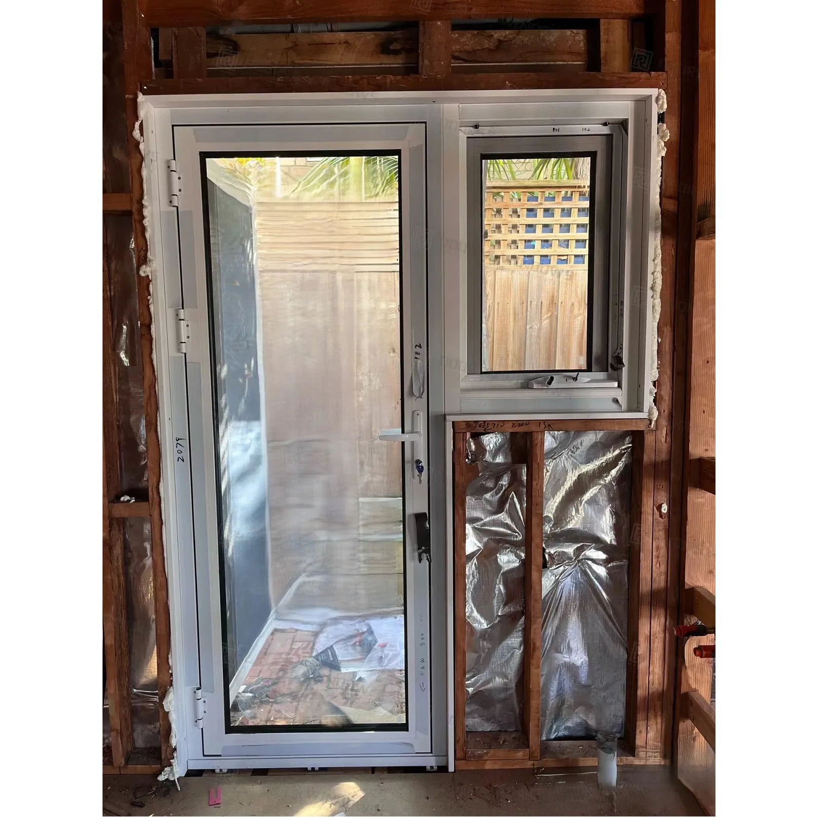 Factory Price Customized Aluminum/Aluminium Corner Fixed Windows with Clear Glass/Frosted Glass/Single Tempered Glass