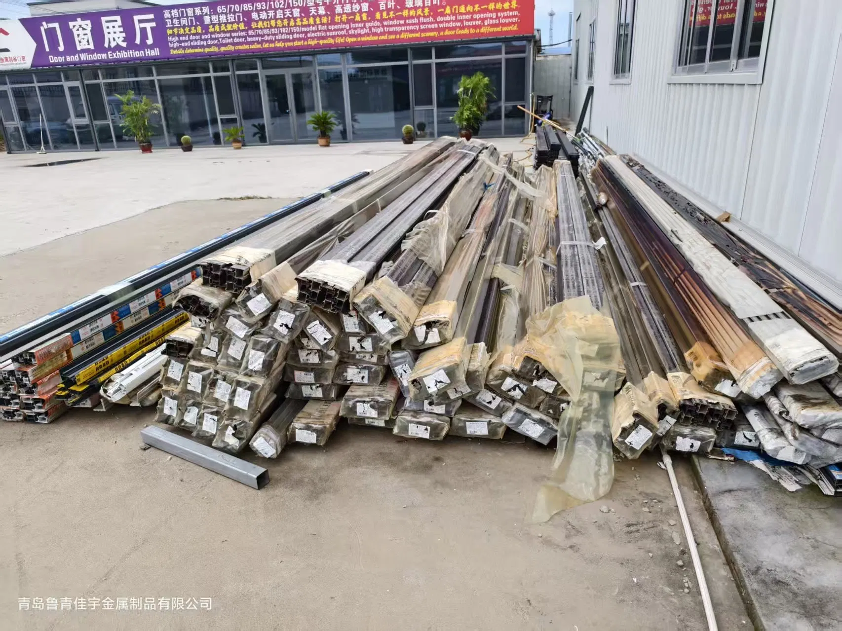 Customized Aluminum Casement Door with Double-Layer Transparent Glass Windows That Can Be Fully Opened