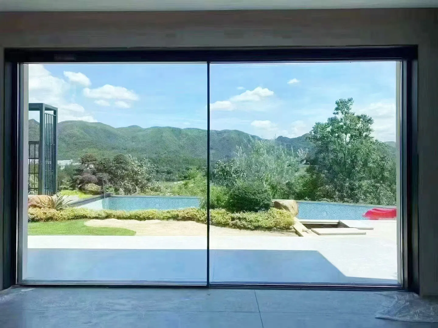 Custom Whole House Aluminium Doors and Windows Tempered Glass Waterproof Window