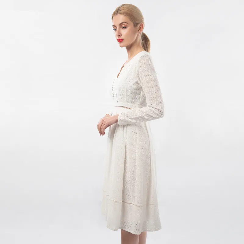 Vestido Casual de Algodão com Renda Fresca e Decote em V com Acabamento em Renda