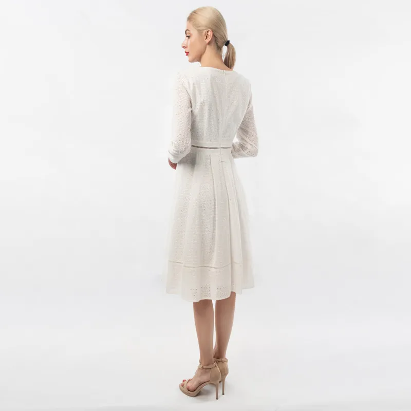 Vestido Casual de Algodão com Renda Fresca e Decote em V com Acabamento em Renda