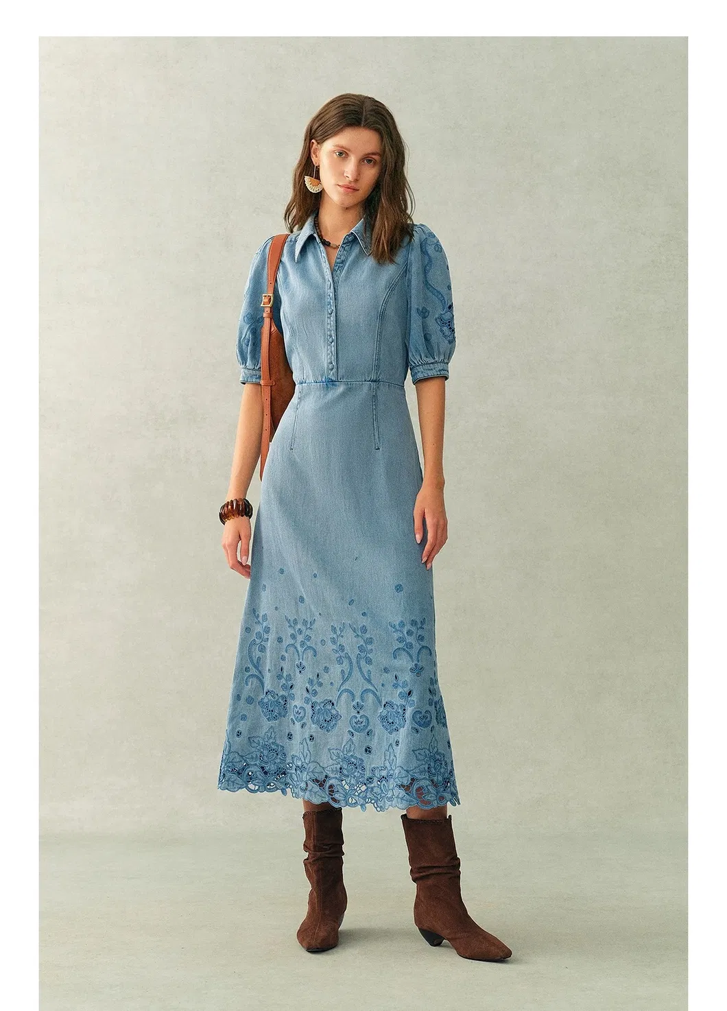 Vestido Casual Feminino de Manga Curta de Alta Qualidade por Atacado, Personalizado com Bordado, em Jeans, com Comprimento Longo