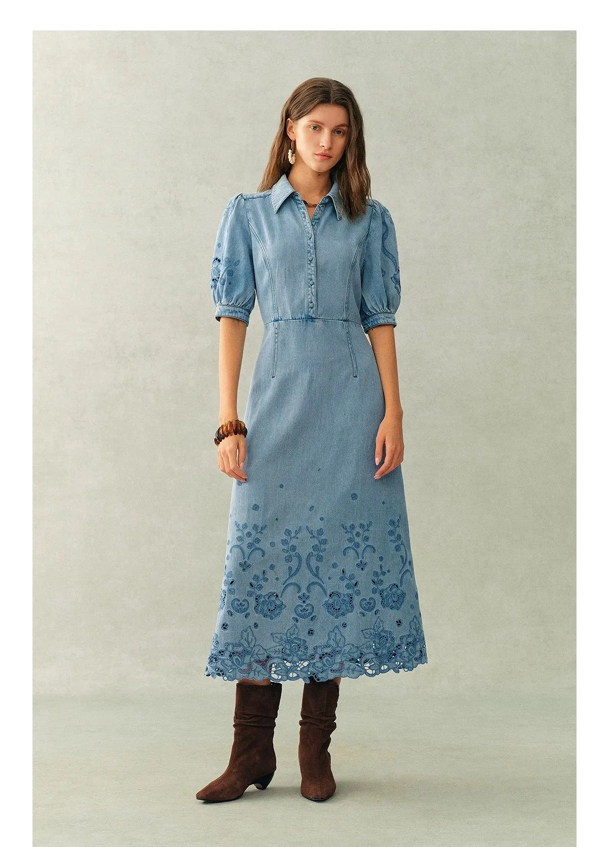 Vestido Casual Feminino de Manga Curta de Alta Qualidade por Atacado, Personalizado com Bordado, em Jeans, com Comprimento Longo