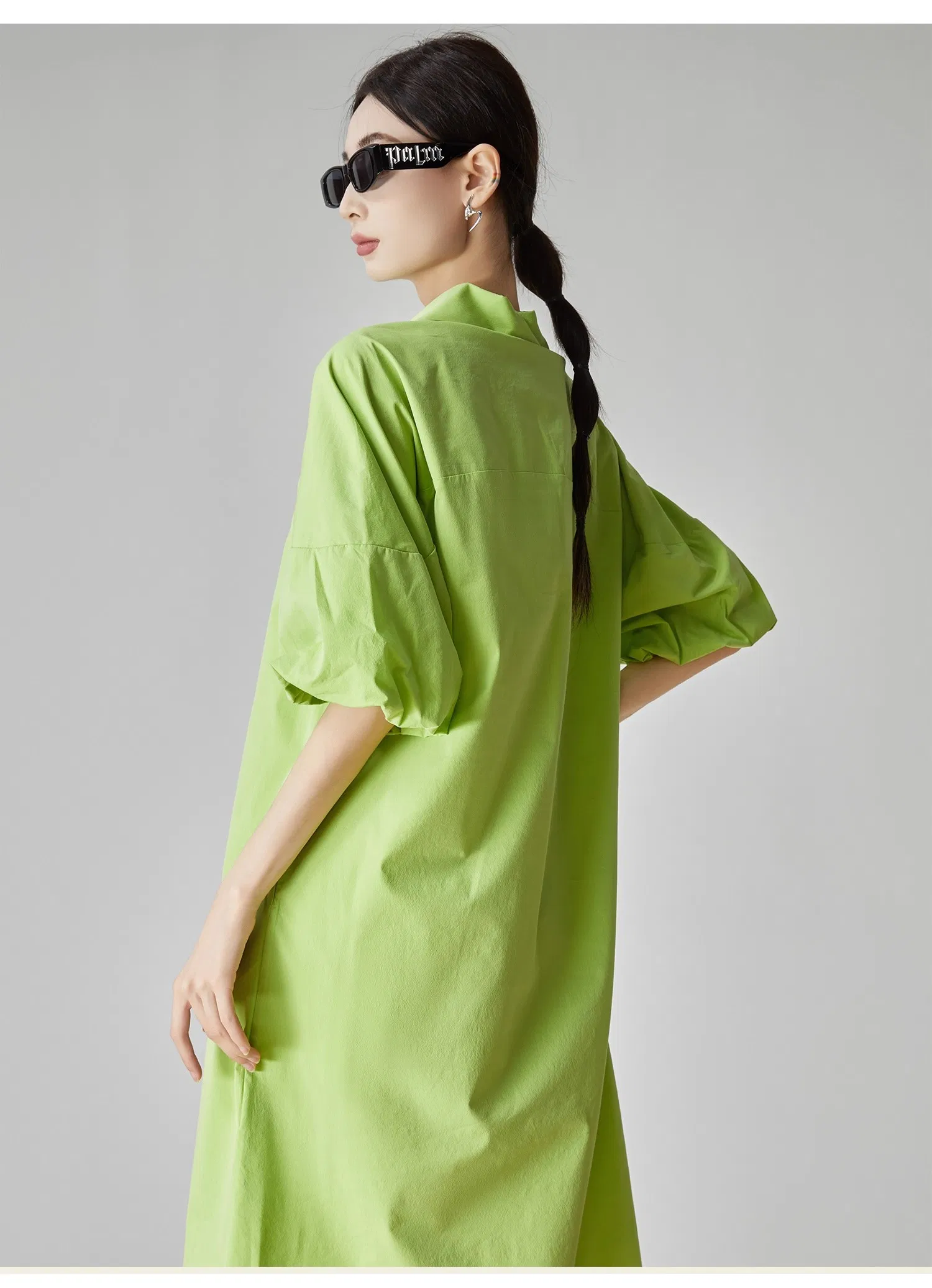 Vestido T-Shirt V-Neck Fluorescente Verde Personalizado por Atacado para Mulheres Verão Novo Estilo Solto Design Coreano Niche Vestido Casual