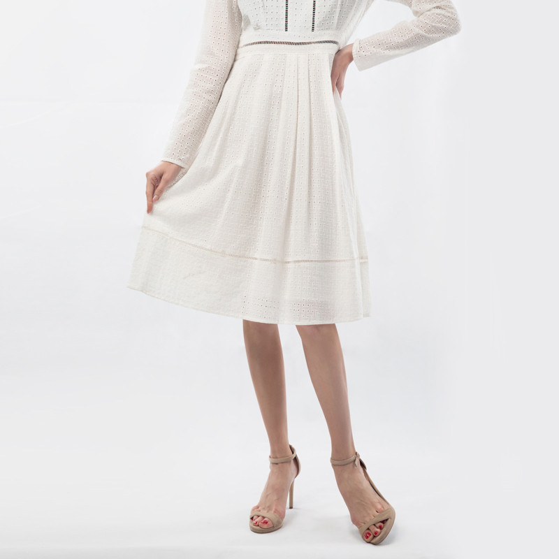 Vestido Casual de Algodão com Renda Fresca e Decote em V com Acabamento em Renda