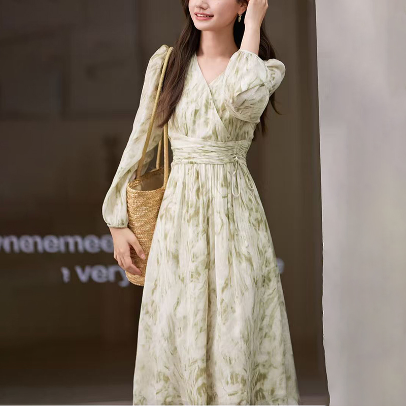 Novo Estilo Casual Vestido Frances com Decote em V de Manga Longa Plissado e Ajustado com Gradiente Tingido