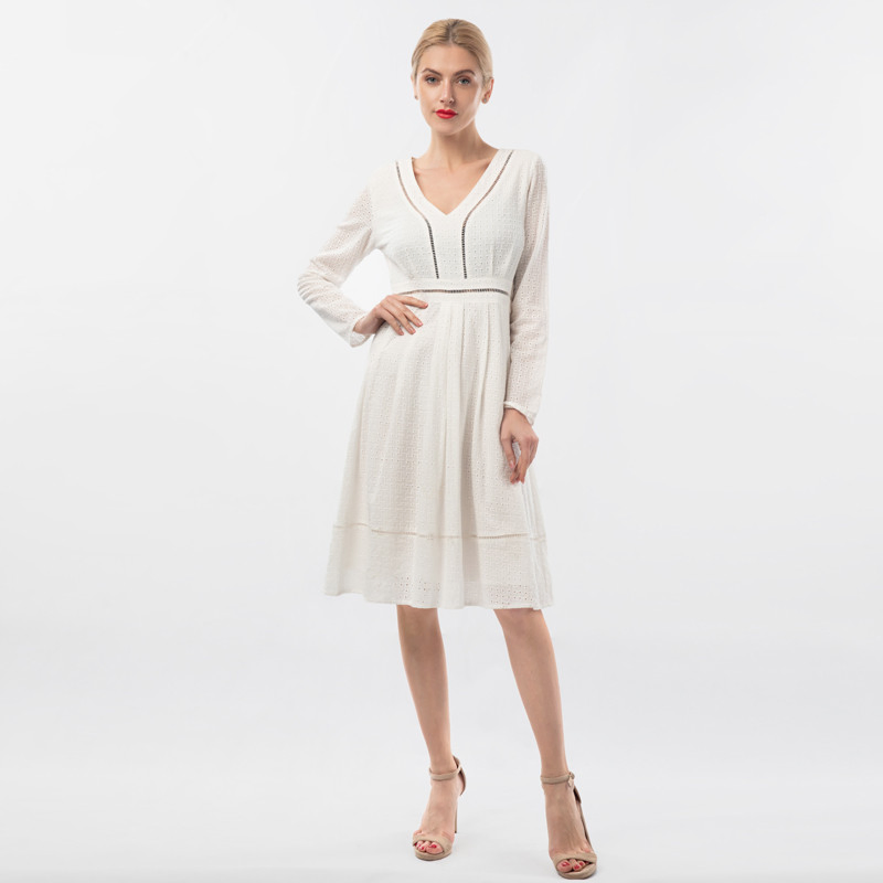 Vestido Casual de Algodão com Renda Fresca e Decote em V com Acabamento em Renda