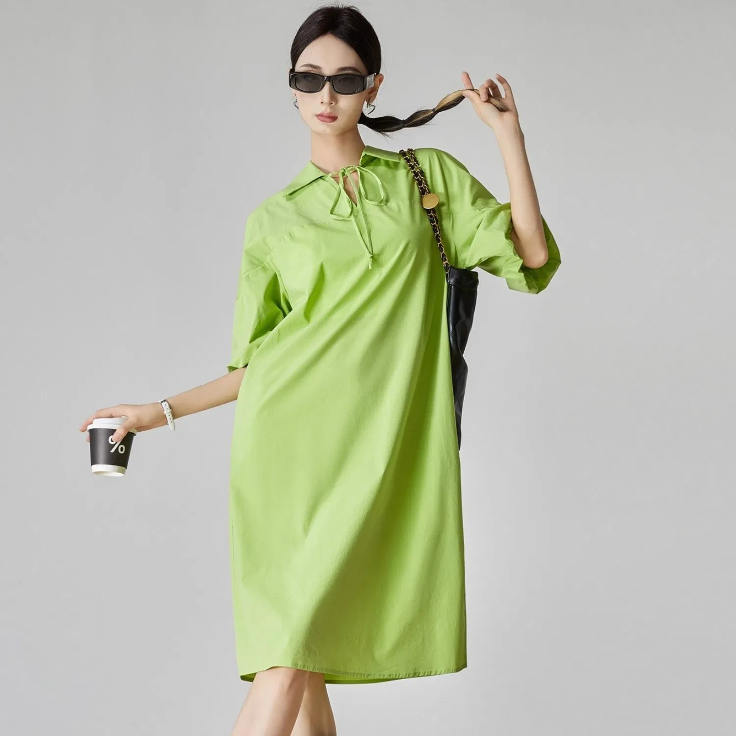Vestido T-Shirt V-Neck Fluorescente Verde Personalizado por Atacado para Mulheres Verão Novo Estilo Solto Design Coreano Niche Vestido Casual