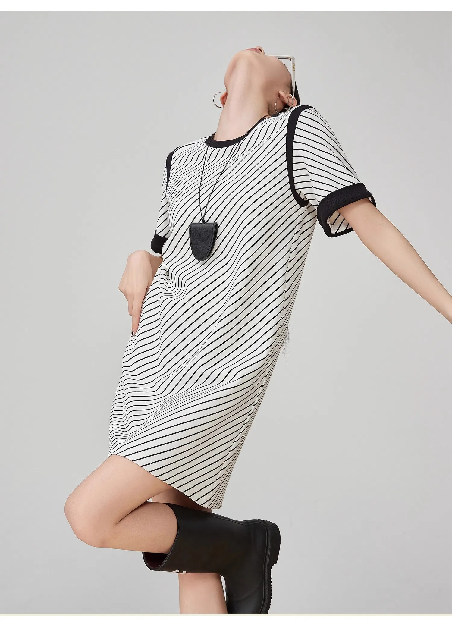 Vestido T-Shirt Listrado de Manga Curta por Atacado para Mulheres Verão Novo Estilo Solto Casual Reto Afinando Vestido Trendy