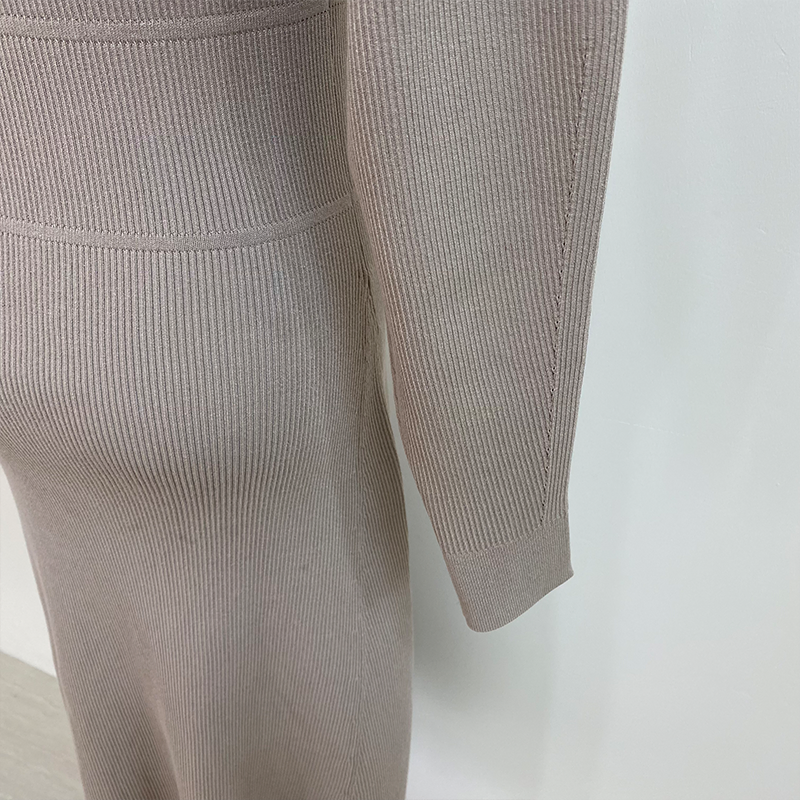 Modelo de vestido de suéter verde escuro