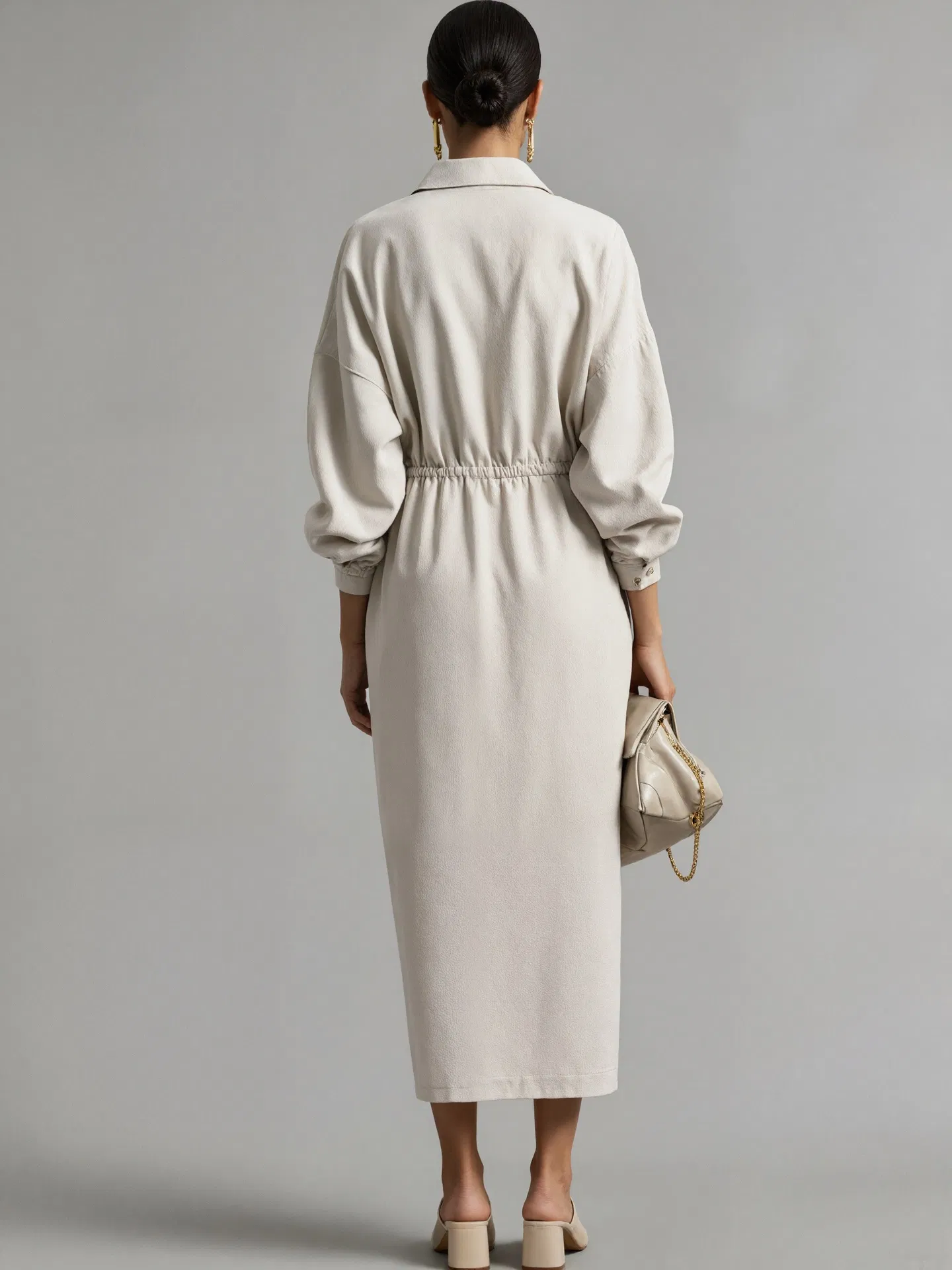 Vestido Maxi Casual Feminino Cinza Claro com Gola de Lapela, Manga Longa, Cinto na Cintura, Ajuste Solto