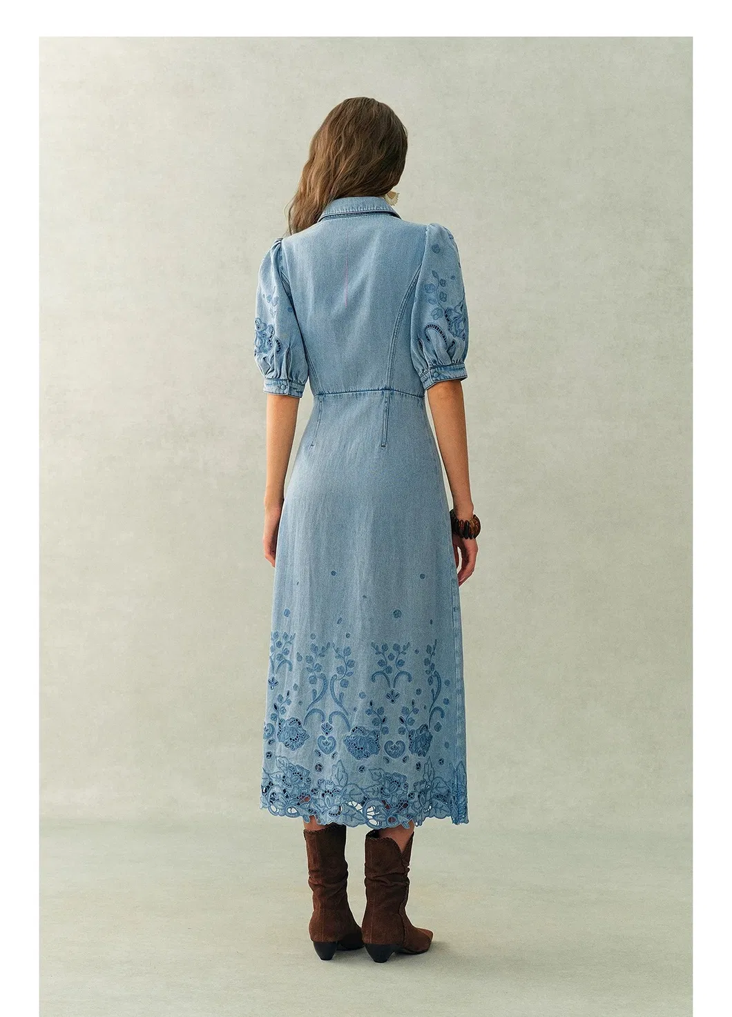 Vestido Casual Feminino de Manga Curta de Alta Qualidade por Atacado, Personalizado com Bordado, em Jeans, com Comprimento Longo