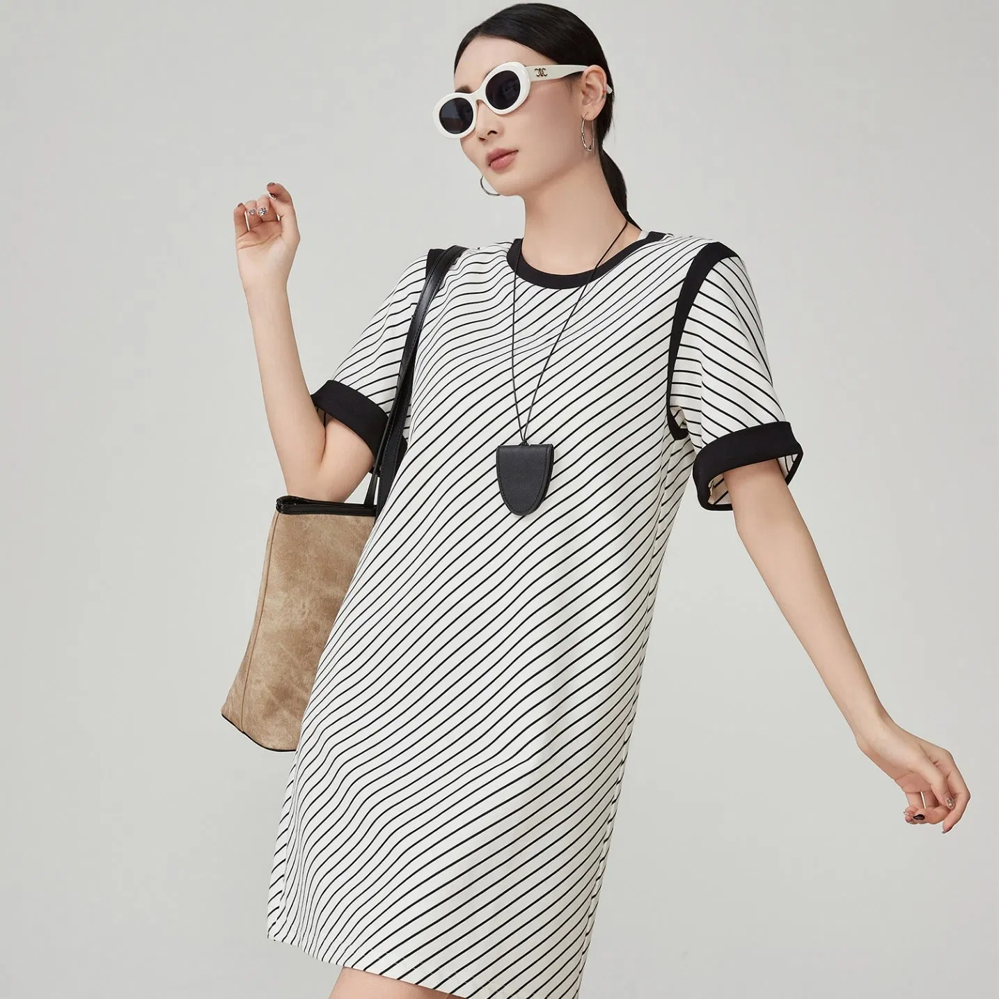 Vestido T-Shirt Listrado de Manga Curta por Atacado para Mulheres Verão Novo Estilo Solto Casual Reto Afinando Vestido Trendy