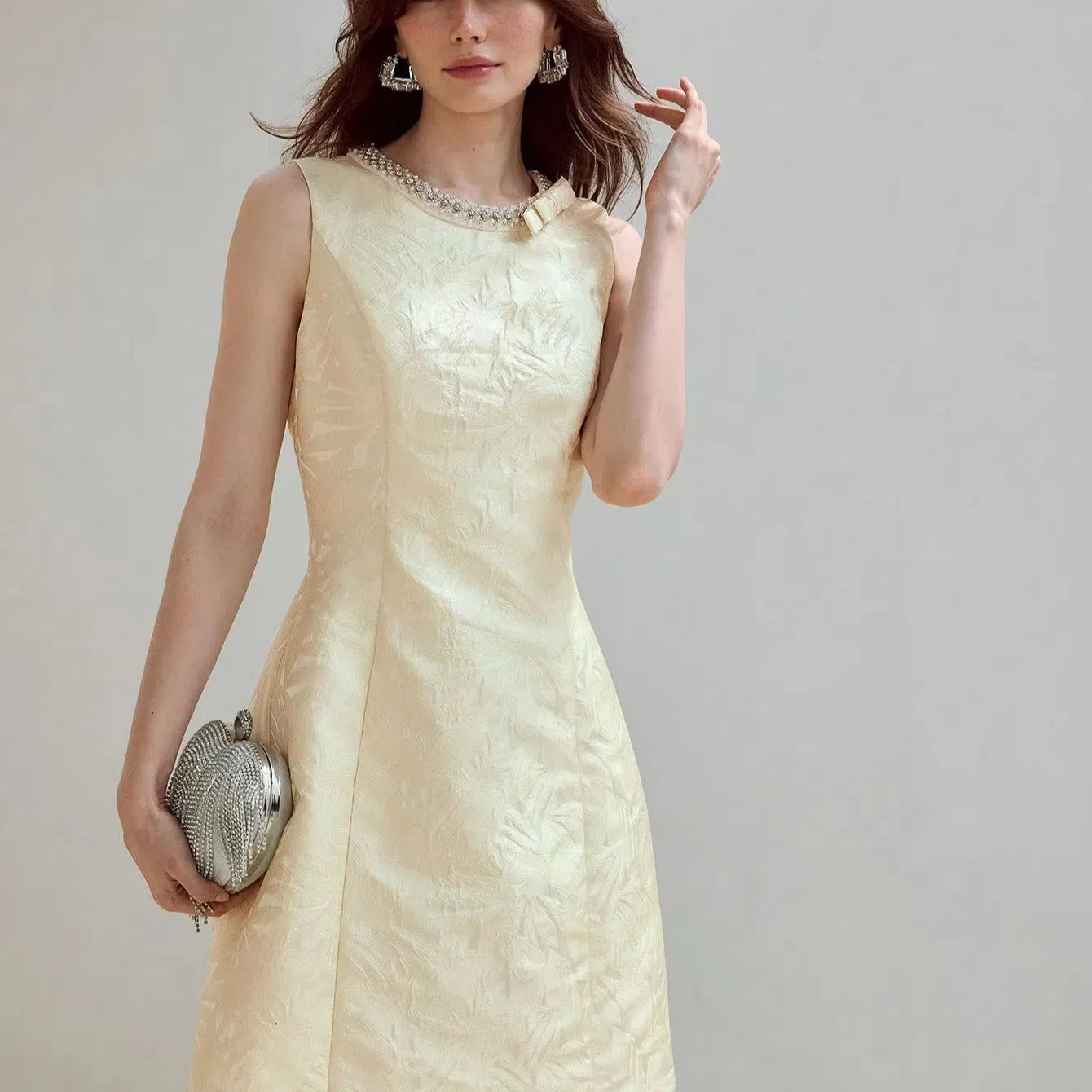 2025 Vestido Casual de Verão Feminino Sólido com Decote Redondo Slim Sem Mangas Cintura Império Estilo Sexy Envolvendo o Bumbum