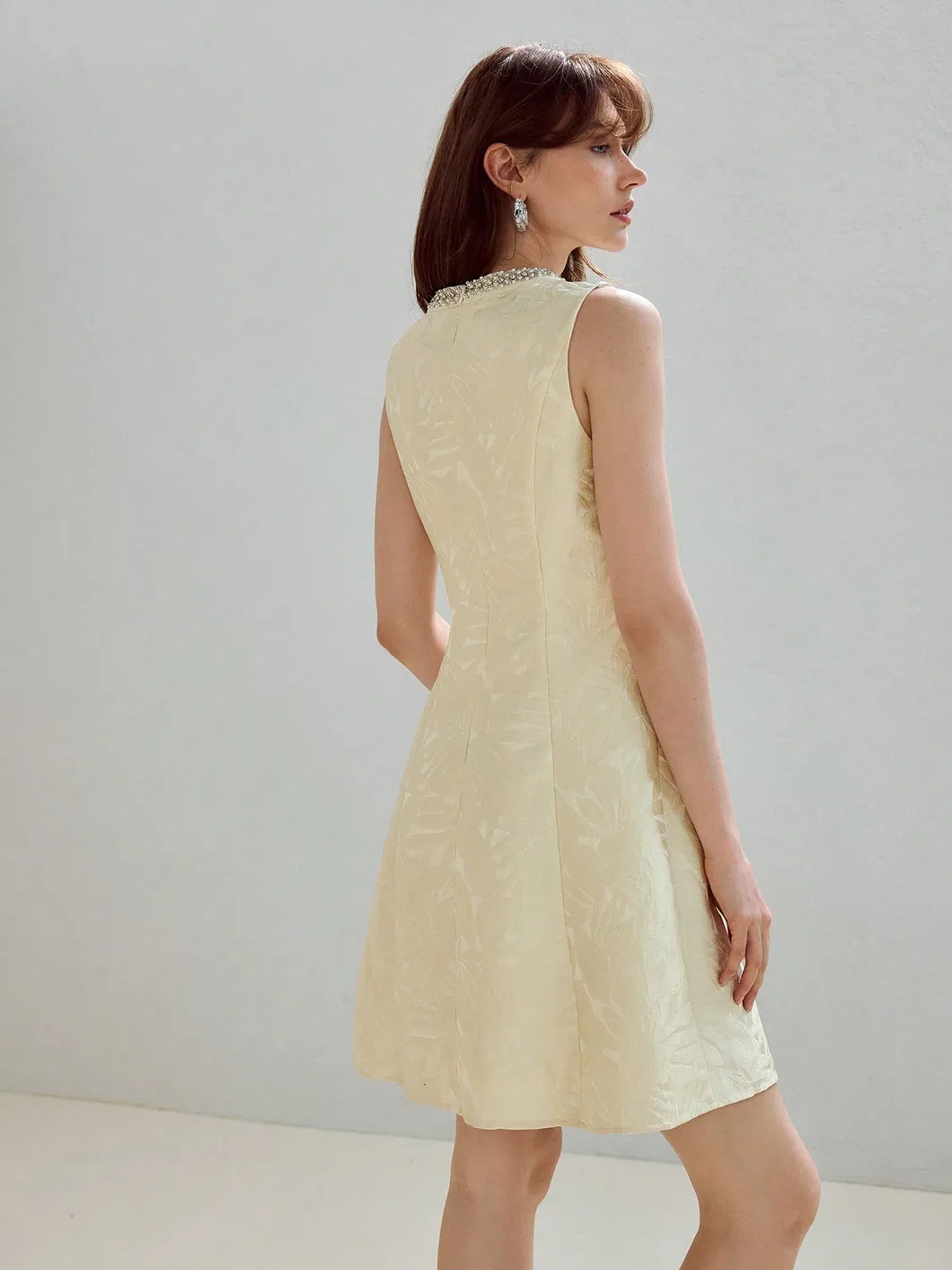 2025 Vestido Casual de Verão Feminino Sólido com Decote Redondo Slim Sem Mangas Cintura Império Estilo Sexy Envolvendo o Bumbum