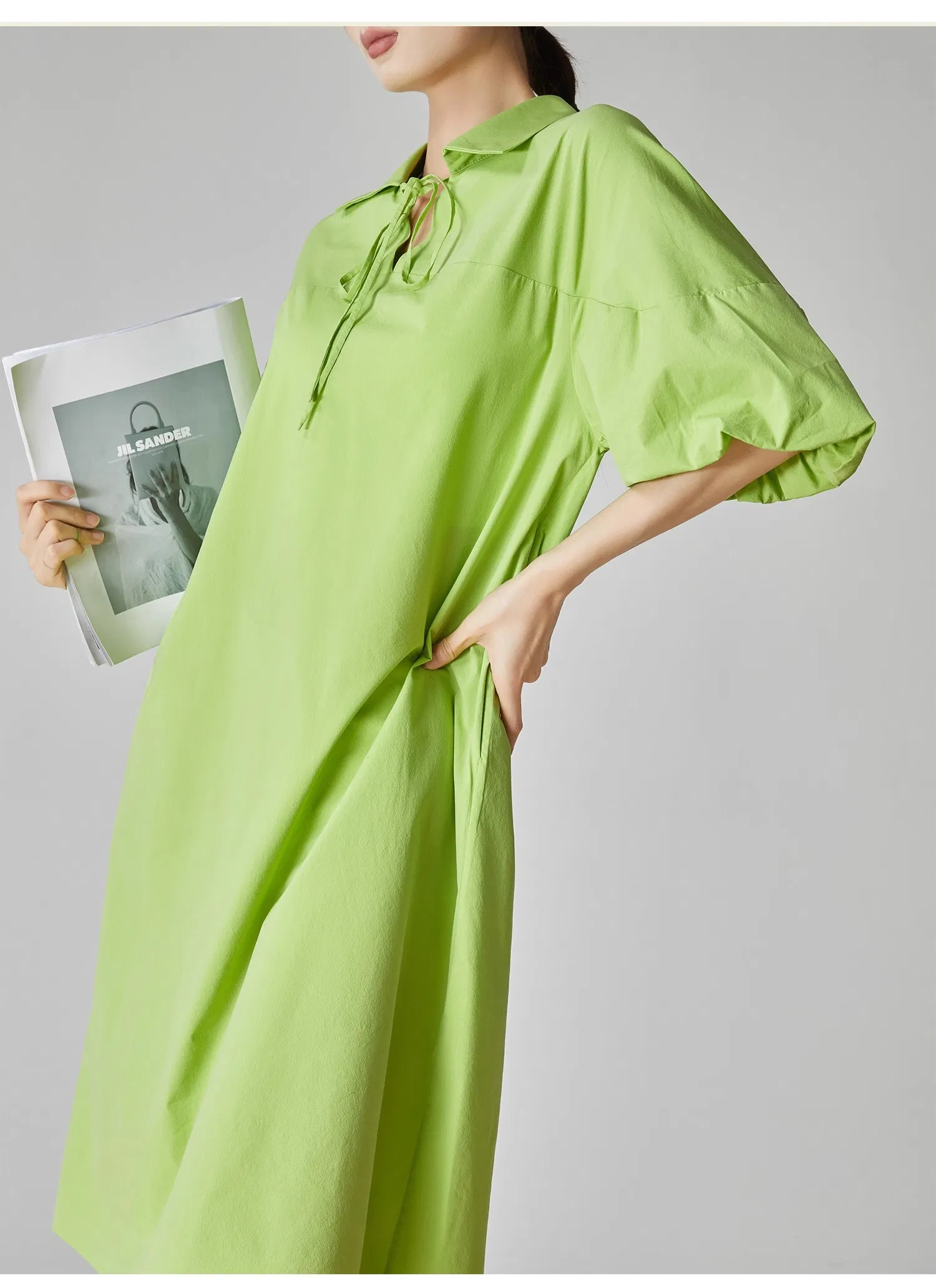 Vestido T-Shirt V-Neck Fluorescente Verde Personalizado por Atacado para Mulheres Verão Novo Estilo Solto Design Coreano Niche Vestido Casual