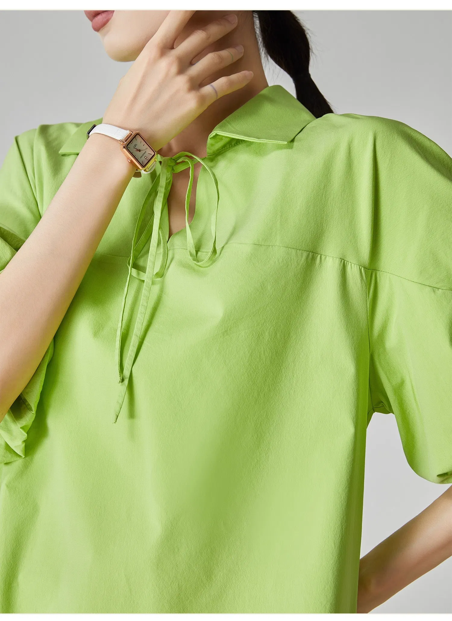 Vestido T-Shirt V-Neck Fluorescente Verde Personalizado por Atacado para Mulheres Verão Novo Estilo Solto Design Coreano Niche Vestido Casual