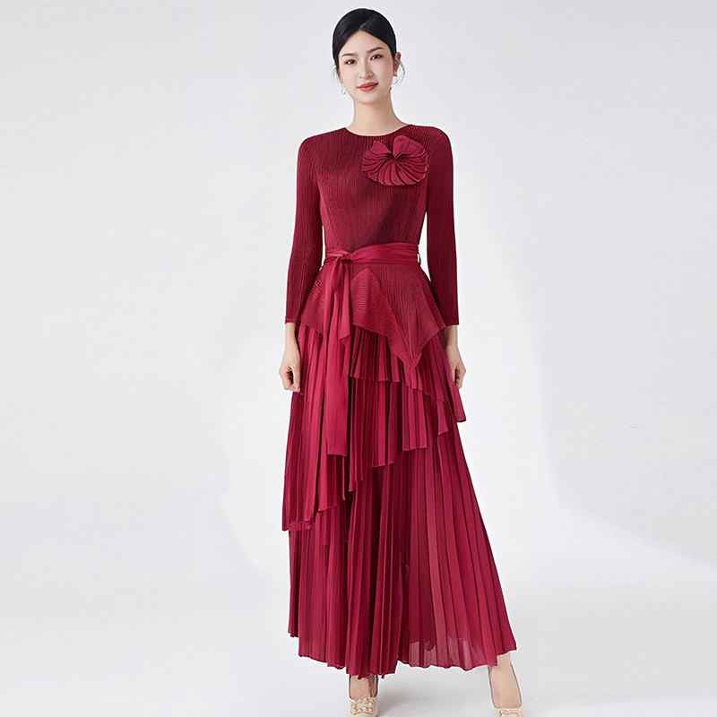 2025 Último Design Vestido Casual Maxi de Alta Qualidade para Mulheres, Confeccionado em Tecido, Conjunto de Duas Peças com Saia Plissada e Cinto de Padrão Sólido