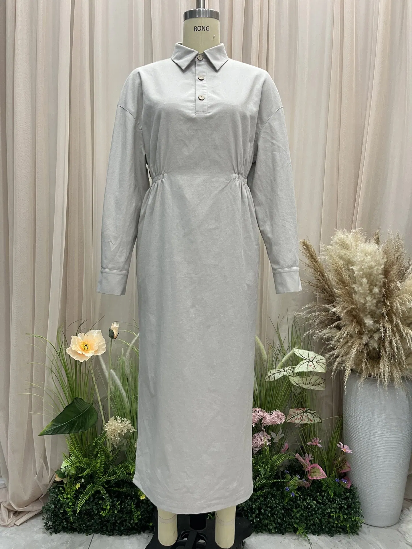 Vestido Maxi Casual Feminino Cinza Claro com Gola de Lapela, Manga Longa, Cinto na Cintura, Ajuste Solto