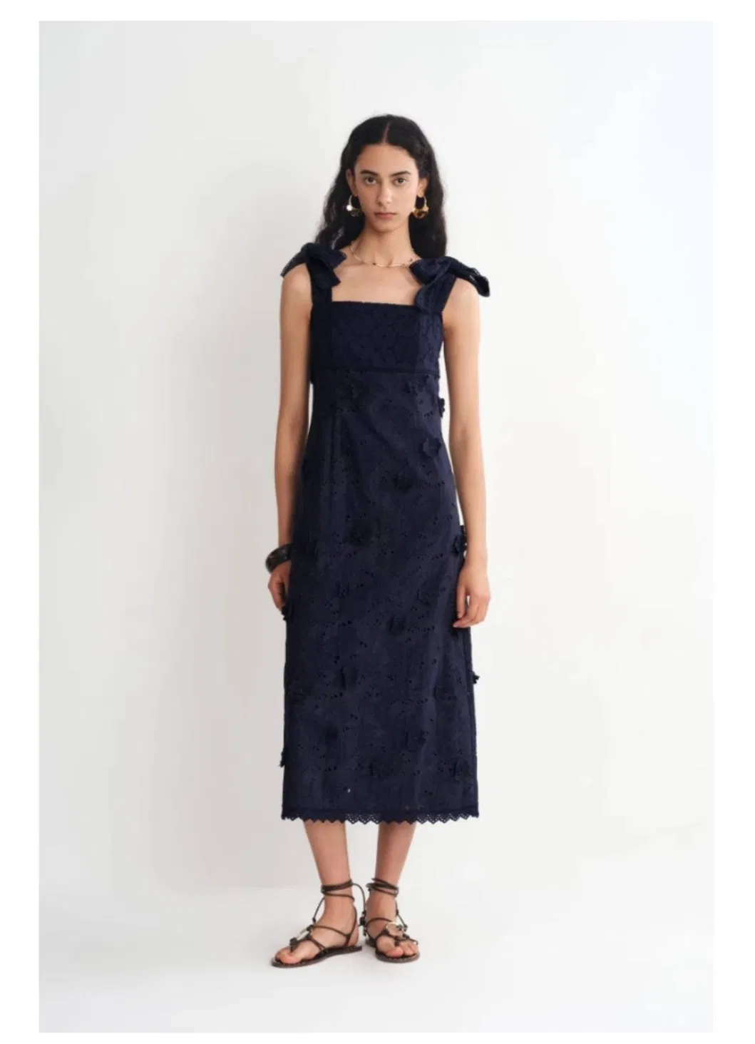 Vestido de Verão Feminino de Lazer Atacado Marca Algodão Bordado Tecido Laço no Ombro Vestido Longo para Uso Casual Diário