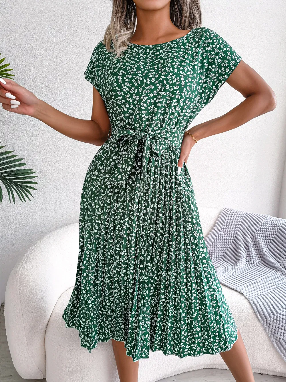 Vestido de menina floral plissado de manga curta casual de primavera e verão