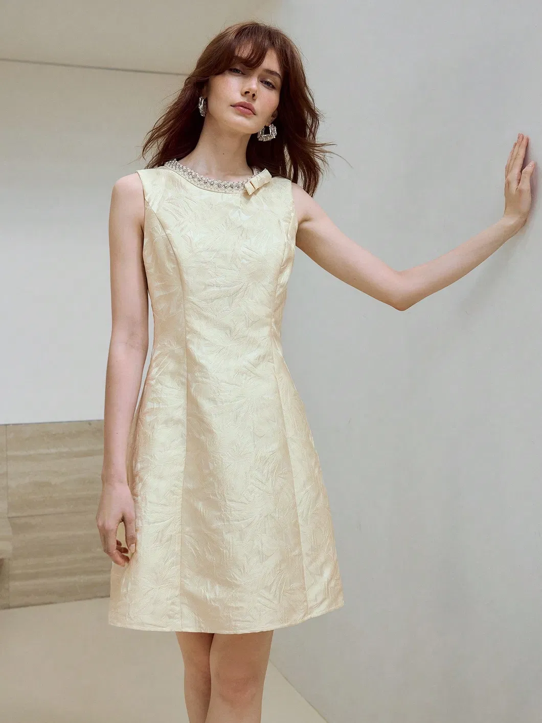 2025 Vestido Casual de Verão Feminino Sólido com Decote Redondo Slim Sem Mangas Cintura Império Estilo Sexy Envolvendo o Bumbum