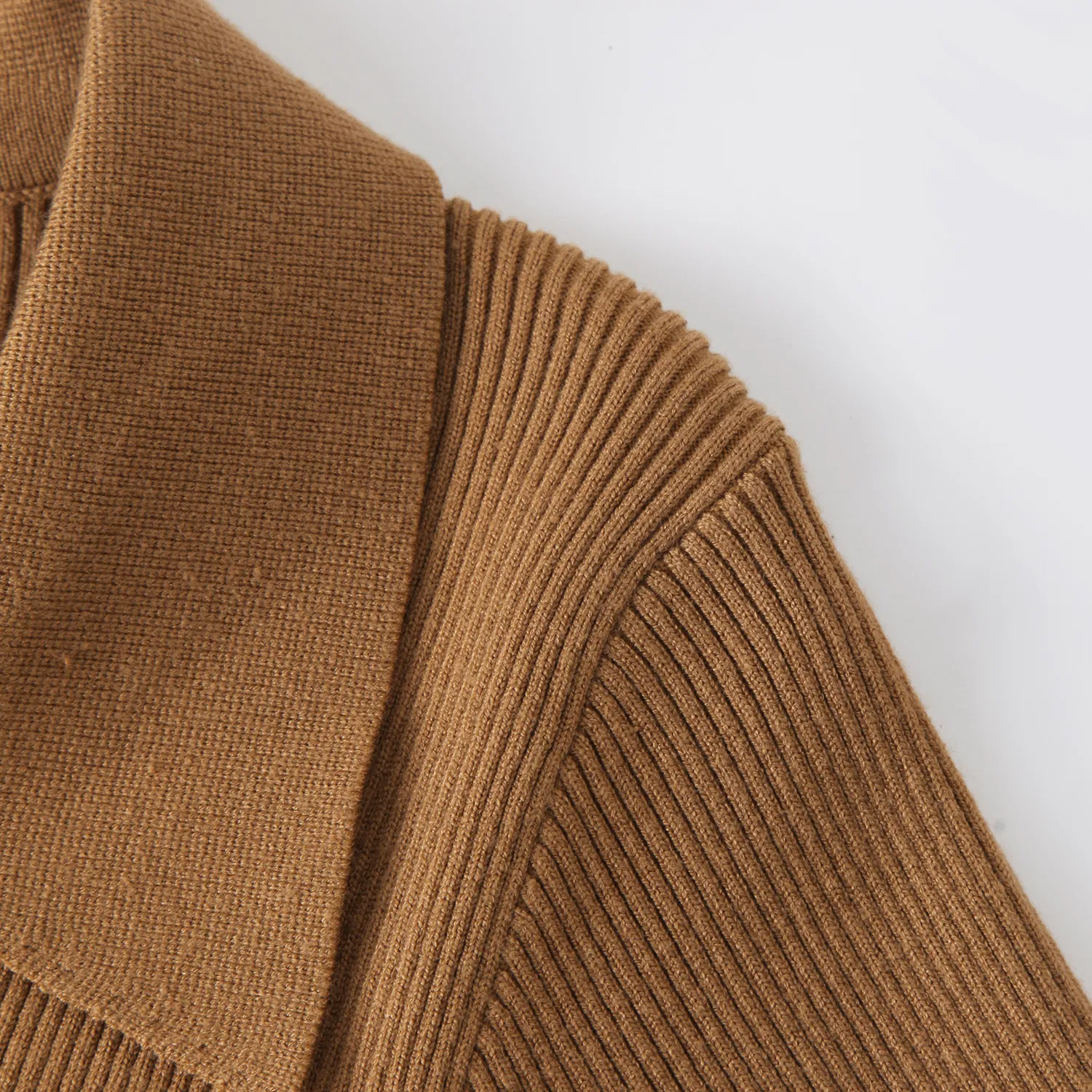 Detalhe do vestido de malha midi 6