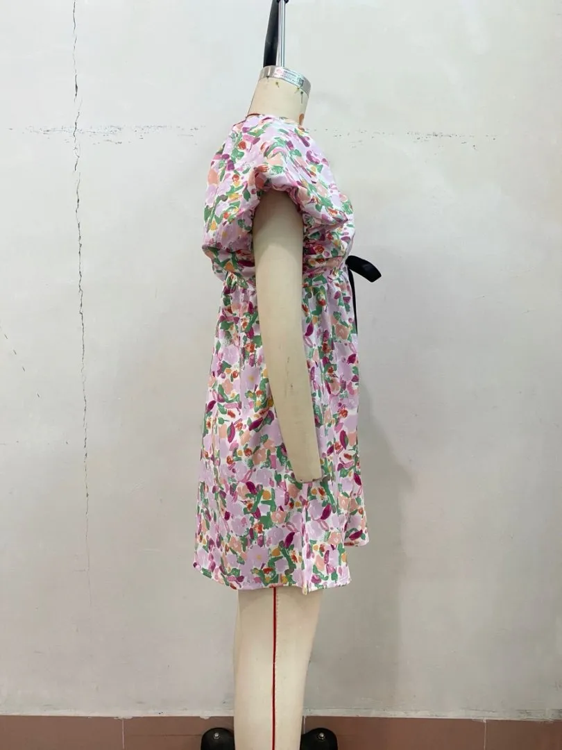 Modelo com Vestido de Verão