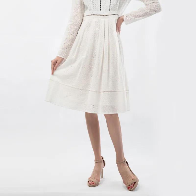 Vestido Casual de Algodão com Renda Fresca e Decote em V com Acabamento em Renda