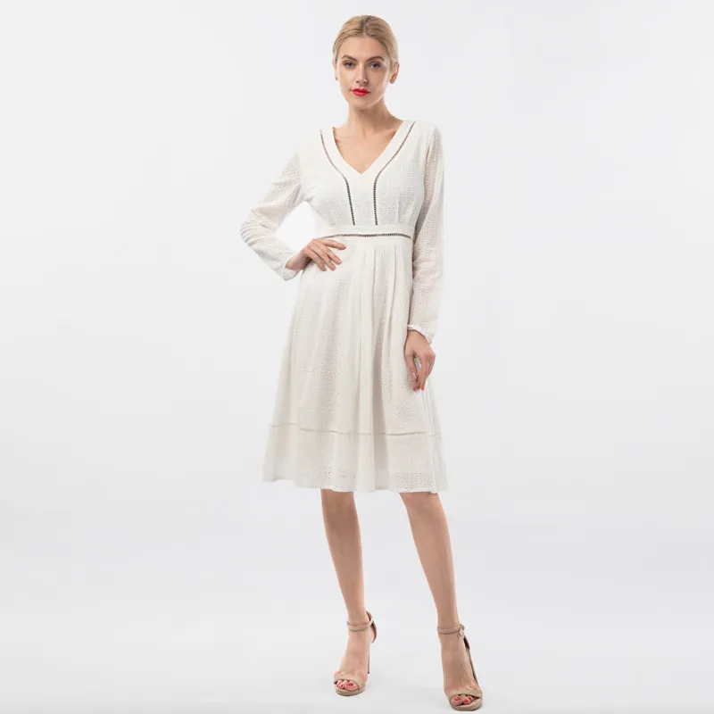 Vestido Casual de Algodão com Renda Fresca e Decote em V com Acabamento em Renda