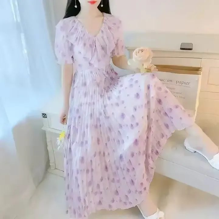 um Vestido Plissado de Chiffon Elegante e Nobre, Adequado para Atividades Casuais na Primavera