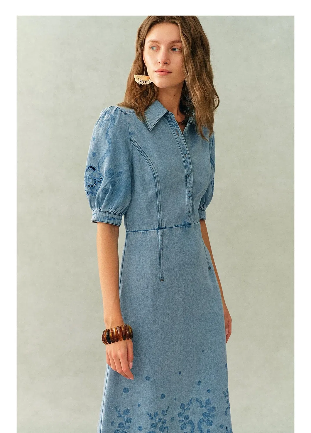 Vestido Casual Feminino de Manga Curta de Alta Qualidade por Atacado, Personalizado com Bordado, em Jeans, com Comprimento Longo