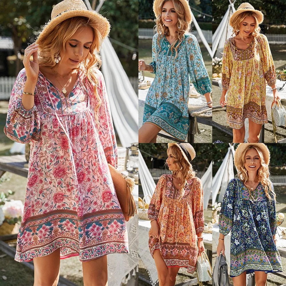 Vestido solto confortável com estampa, decote em V e mangas longas
