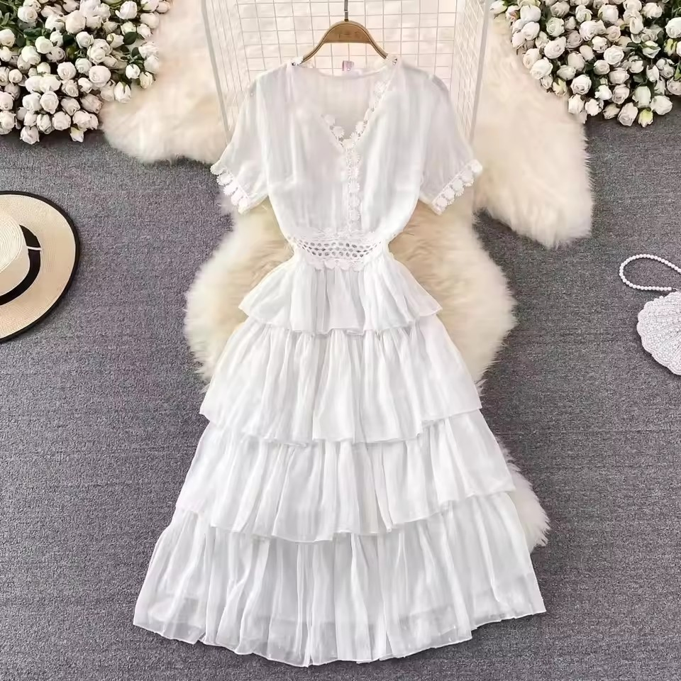Um vestido ajustado de alta qualidade e estilo, perfeito para passeios casuais no verão