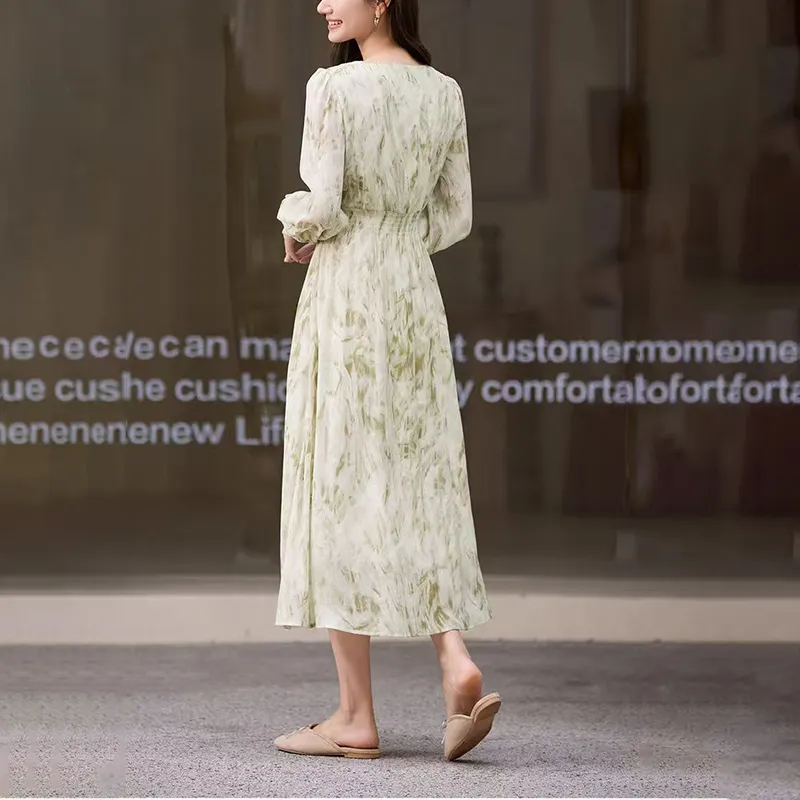 Vestido Francês com Decote em V Plissado - Modelo 3