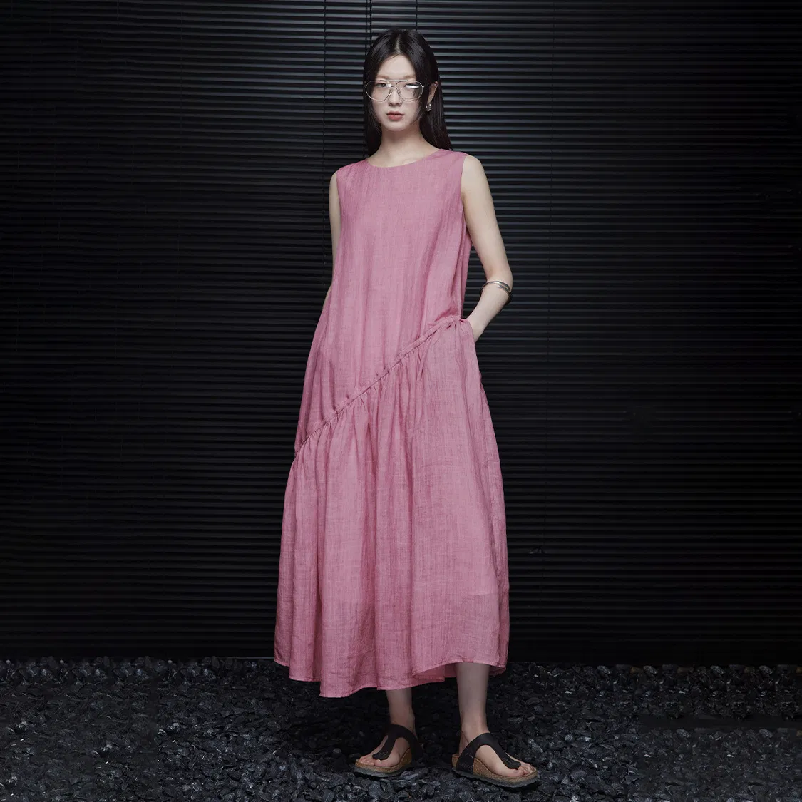 Vestido Maxi Flowy de Linho Puro Sem Mangas Rosa Envelhecido