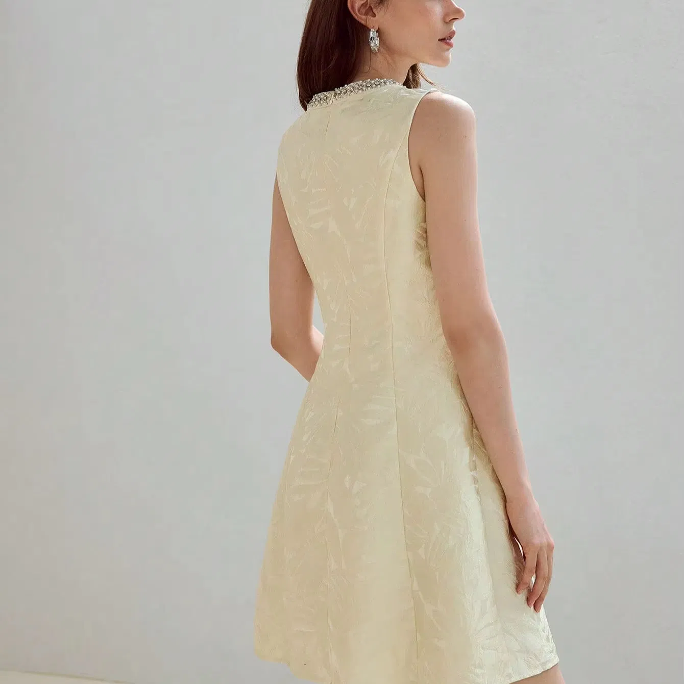 2025 Vestido Casual de Verão Feminino Sólido com Decote Redondo Slim Sem Mangas Cintura Império Estilo Sexy Envolvendo o Bumbum