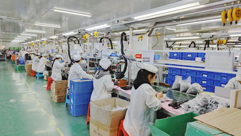 Vape device assembly line with skilled workers at Esaturn manufacturing facility