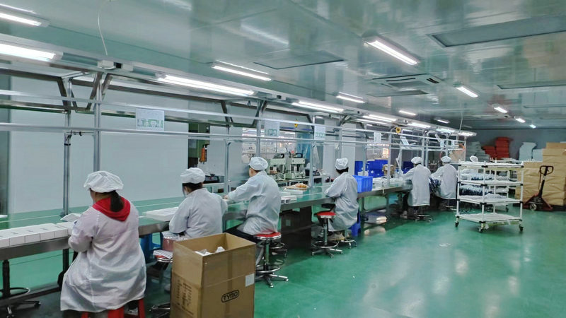 Final vape product packaging and export preparation at Esaturn factory