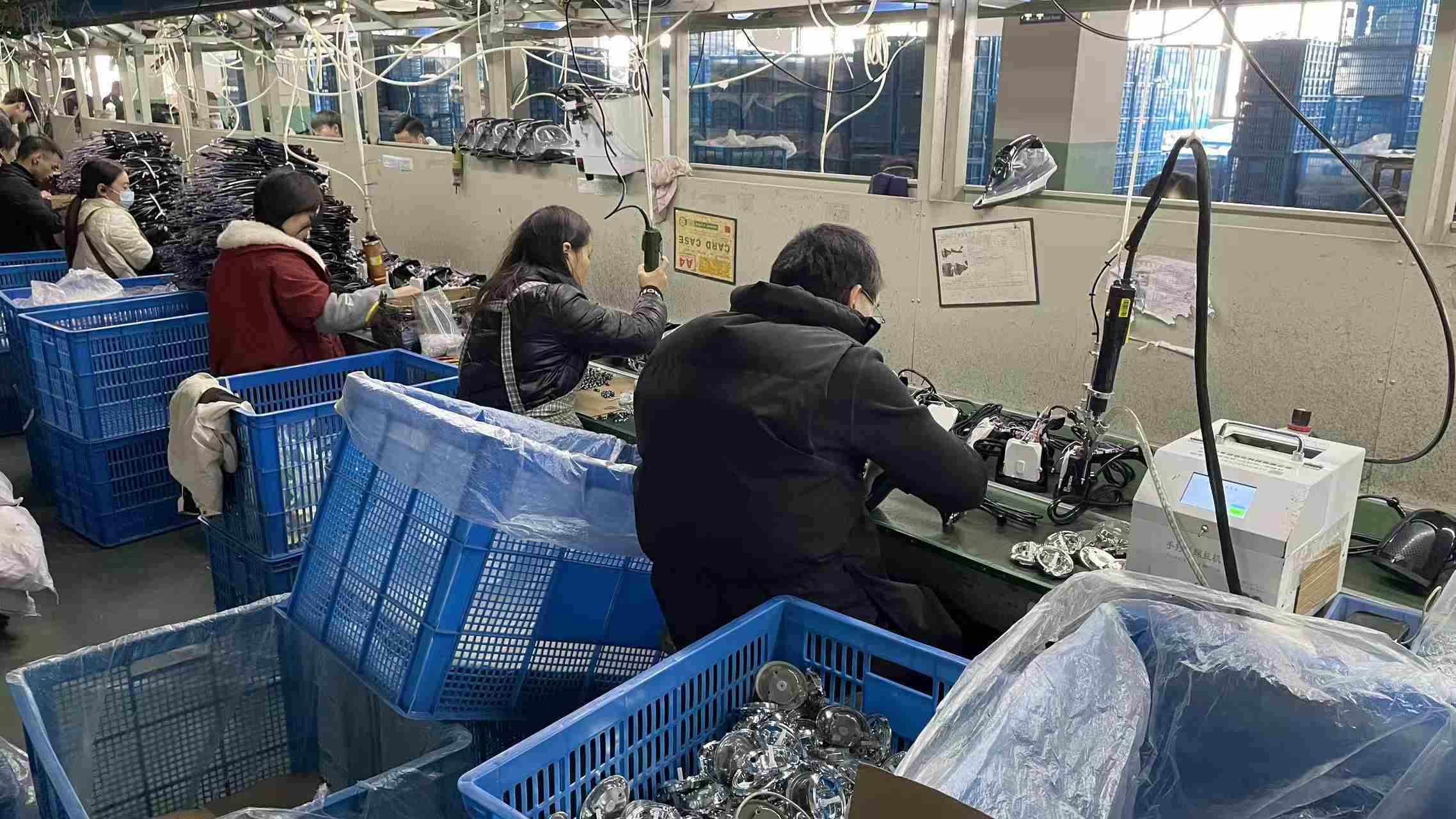 Vape device assembly process on automated production line at Esaturn factory