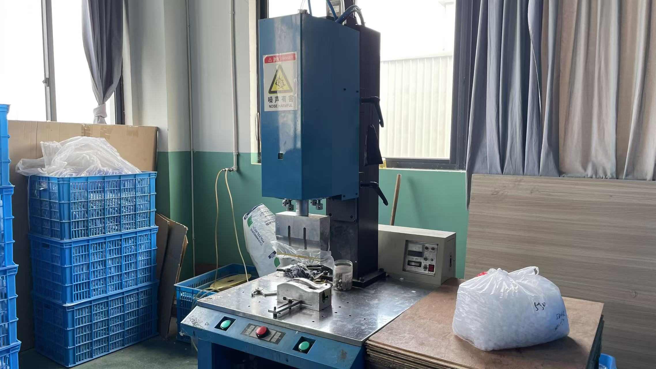 Ultrasonic welding machine for vape component bonding at Esaturn factory