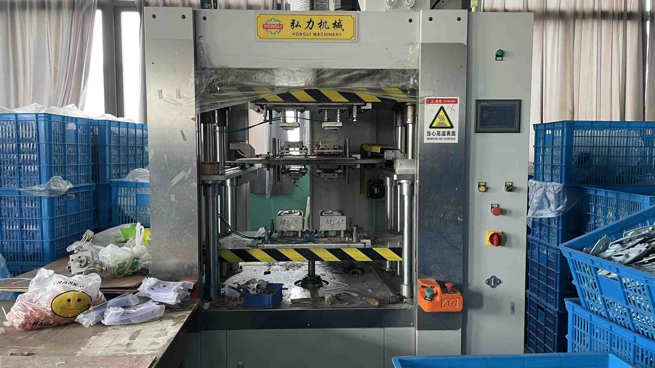 Hot melt welding machine for vape device sealing at Esaturn production facility