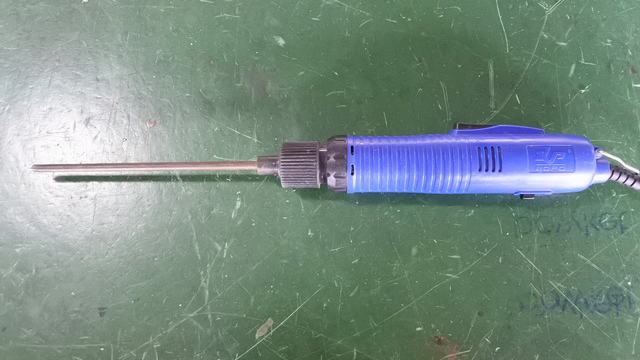 Electric screwdriver assembly tool for precision beauty equipment manufacturing