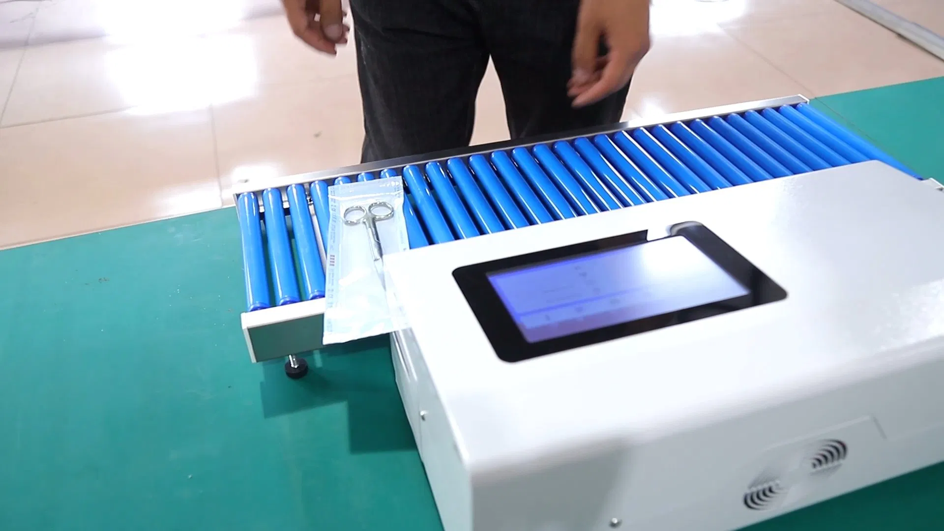 Cssd Dental Clinics ISO11607 Automatic Tyvek Medical Pouches 10m/Min Sealing Speed Printer Continuous Medical Sealing Machine